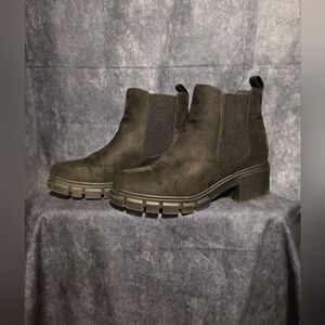 Chelsea Boots Lug Sole Platform Elastic Slip On Size 9